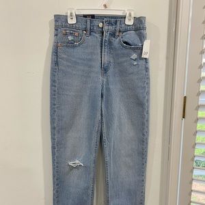 SOLD🚫🚫NWT GAP STRAIGHT SKY HIGH JEANS